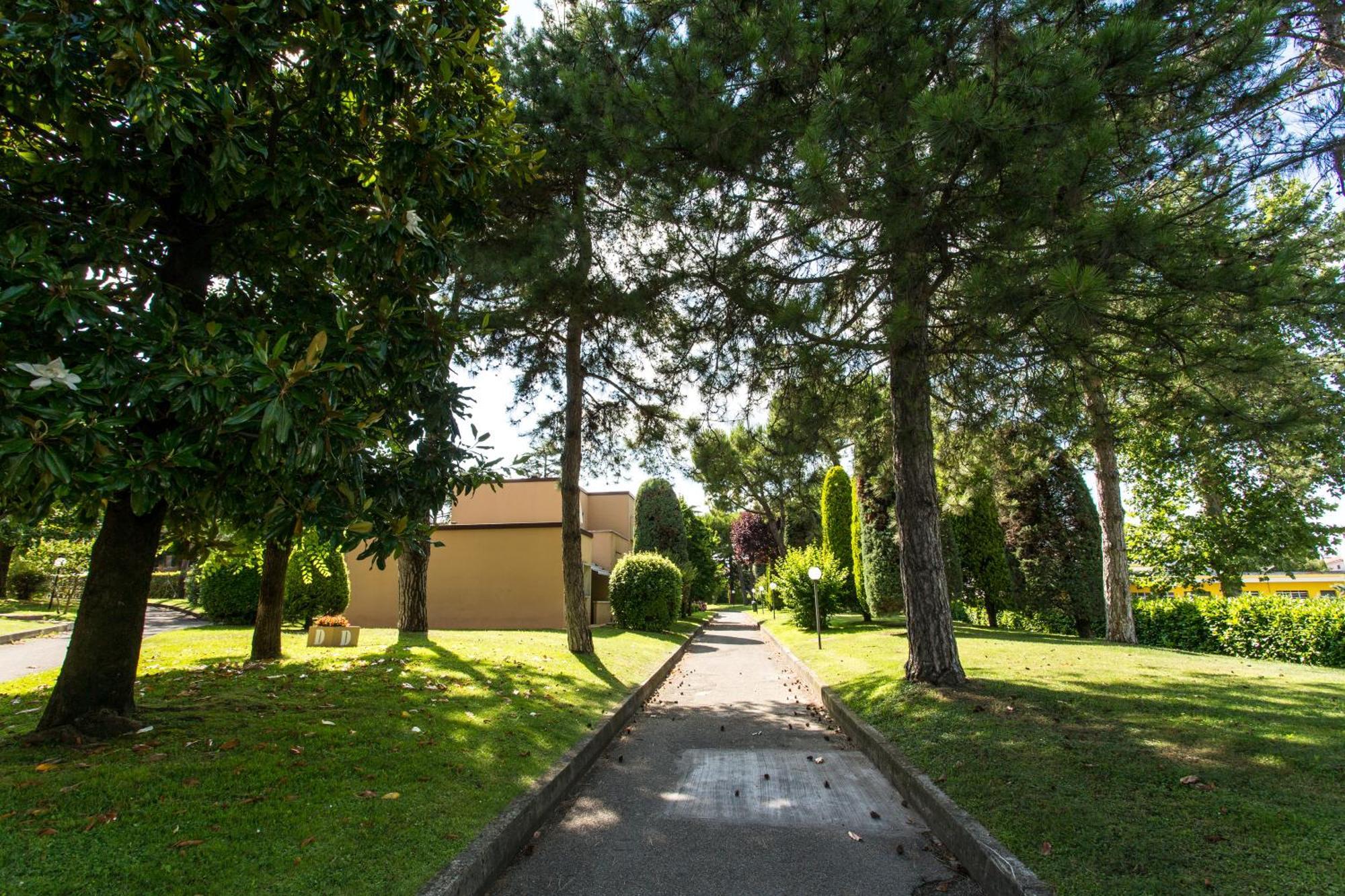Appartamenti Massimiliano Peschiera del Garda Ruang foto